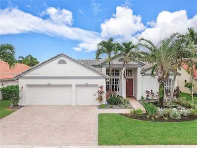 2824 E Abiaca Cir Davie, FL 33328