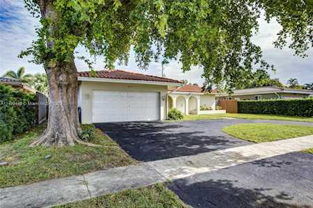 2121 NE 62nd Ct Fort Lauderdale, FL 33308