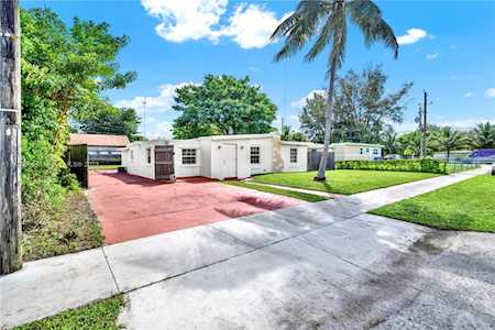 41 Virginia Rd West Park, FL 33023