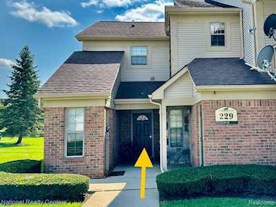229 Brookwood Dr #16 South Lyon, MI 48178