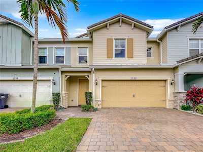 1586 Myrtle Oak Ter Hollywood, FL 33021