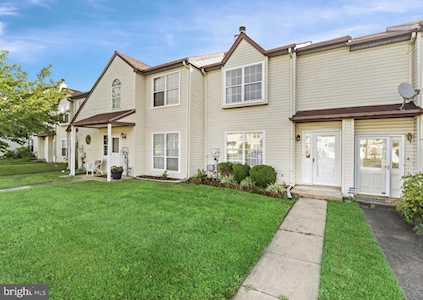 6 Ross Ct Newark, DE 19702