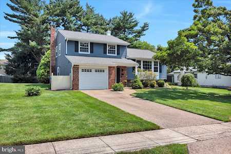 11 Lamp Post Ln Cherry Hill, NJ 08003