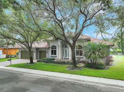3672 Estate Oak Cir Hollywood, FL 33312