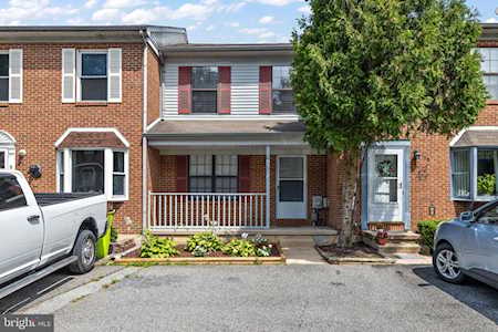 11 Laird Ln New Castle, DE 19720