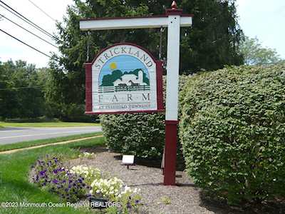 2107 Wagon Wheel Ct Freehold, NJ 07728