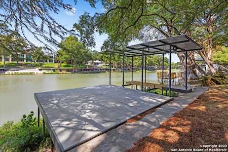 245 River Springs Dr Seguin, TX 78155