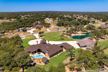 157 Bucks Ln La Vernia, TX 78121