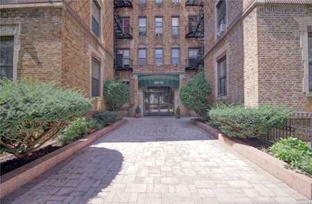 86-10 109 St #AA1 Richmond Hill North, NY 11418