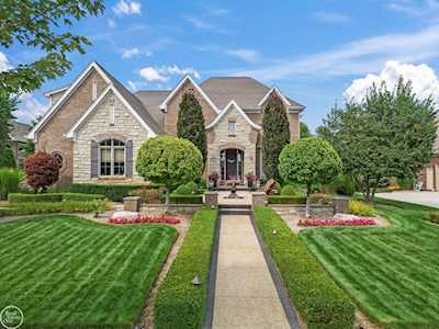 6359 Annapolis Dr Washington Twp, MI 48094