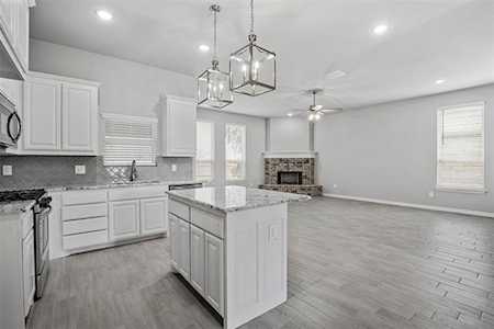 648 Mooney Drive Saginaw, TX 76179