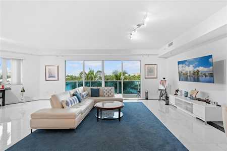 516 Hendricks Isle #4A Fort Lauderdale, FL 33301