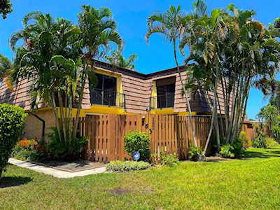 563 Springdale Circle Palm Springs, FL 33461