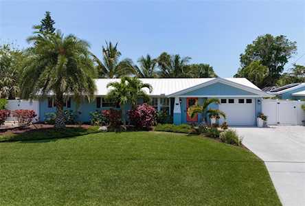 507 70th St Holmes Beach, FL 34217