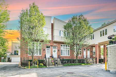 4915 W Gunnison St #C Chicago, IL 60630