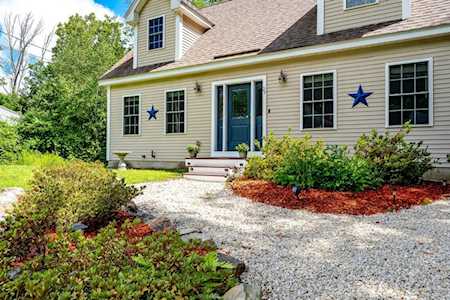 27 Avalon Rd Farmington, NH 03835