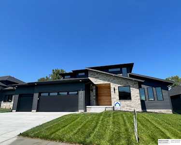 20702 Hartman Ave Elkhorn, NE 68022