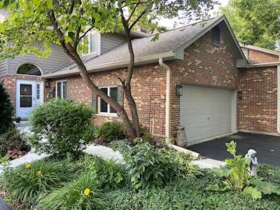 812 Saddlewood Dr Glen Ellyn, IL 60137