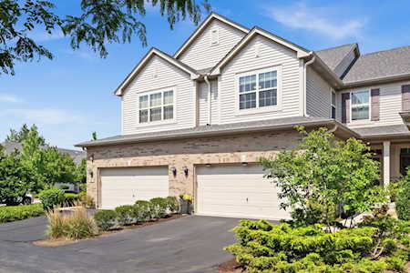 31 Oak Creek Ct North Aurora, IL 60542