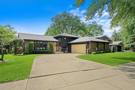 8360 Mending Wall Dr Woodridge, IL 60517