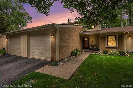 465 Glenway St Brighton, MI 48116