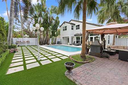 2003 NW 181st Ave Pembroke Pines, FL 33029