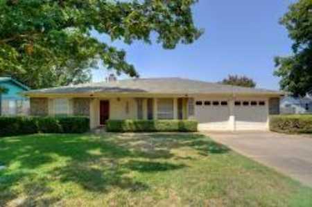 2404 San Diego Drive Arlington, TX 76015