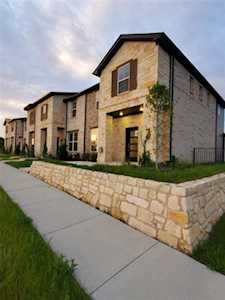 8915 Cave Springs Mews Rowlett, TX 75089