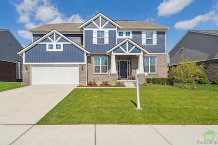 17929 Hogan Dr Macomb, MI 48042