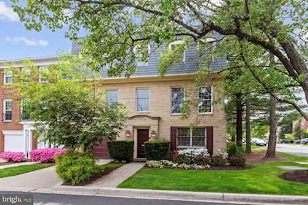 2727 Unicorn Ln NW Washington, DC 20015