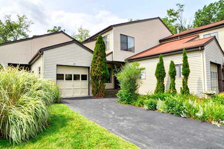 13 Knolls Court Woodstock, NY 12498
