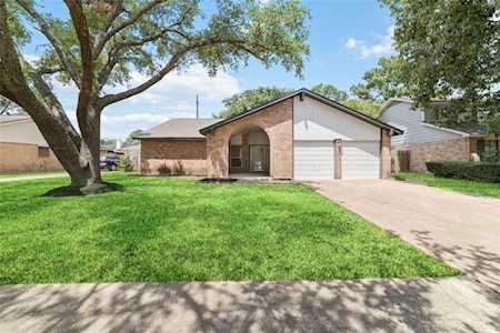 21723 Meadowhill Dr Spring, TX 77388