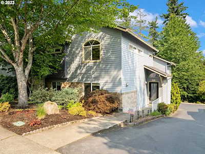 3637 SW Vesta ST Portland, OR 97219