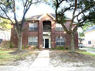 2119 Spinnaker Dr League City, TX 77573