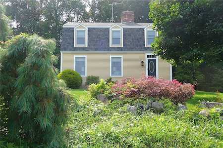 96 Burnt Swamp Rd Cumberland, RI 02864