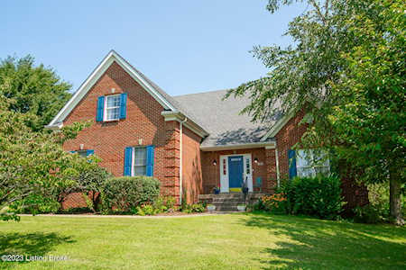 98 Plantation Dr Shelbyville, KY 40065