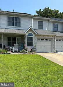 368 Lake Side Dr Swedesboro, NJ 08085