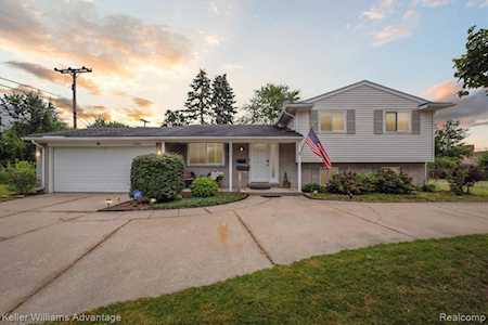 15316 Fitzgerald St Livonia, MI 48154