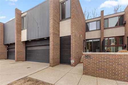 1243 Navarre Pl Detroit, MI 48207