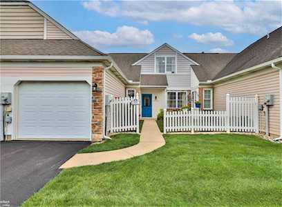 2498 Rolling Green Dr Macungie, PA 18062