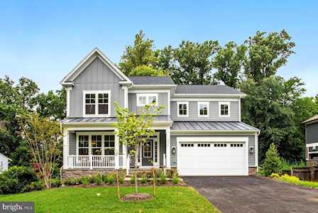 9214 Dellwood Dr Vienna, VA 22180