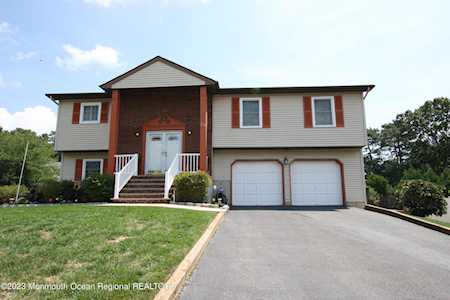 25 Andrew Dr Tinton Falls, NJ 07753
