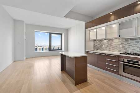 75 Wall St #24-Q New York, NY 10005