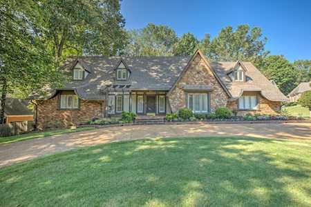 8886 Colins Barre Cv Germantown, TN 38139