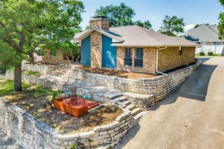 1009 Clear View Drive Bedford, TX 76021