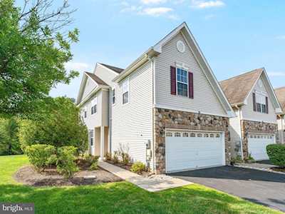 19 Blake Dr Pennington, NJ 08534