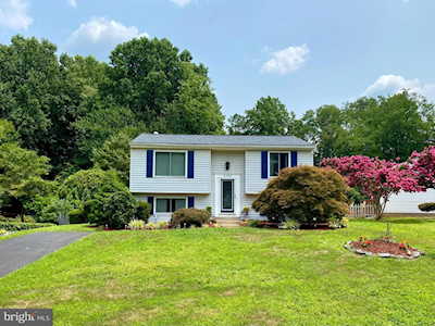 5381 Laura Belle Ln Fairfax, VA 22032