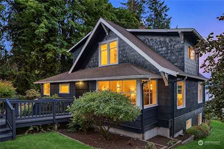 11980 Sunrise Dr NE Bainbridge Island, WA 98110