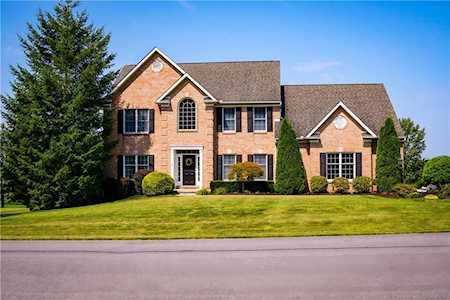 5002 Farmview Dr Schnecksville, PA 18078