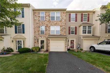 4067 Tournament Ct Center Valley, PA 18034